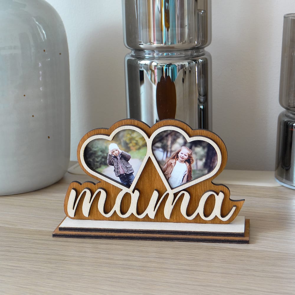 Personalizowana podstawka ze sklejki z napisem mama i dwoma zdjęciami w sercach